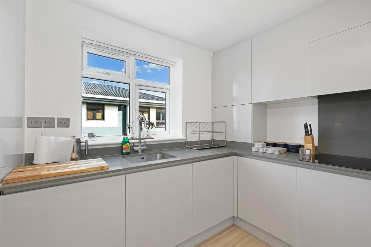 St Martins 2 Bedroom Apartments In Ruislip By 360 Stays Εξωτερικό φωτογραφία