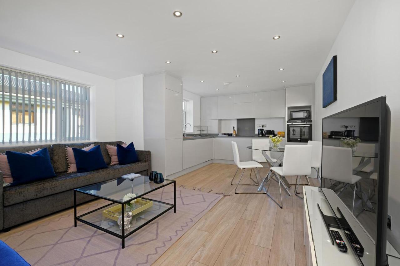 St Martins House Luxury 2 Bedroom Apartments Ruislip By 360Stays Εξωτερικό φωτογραφία