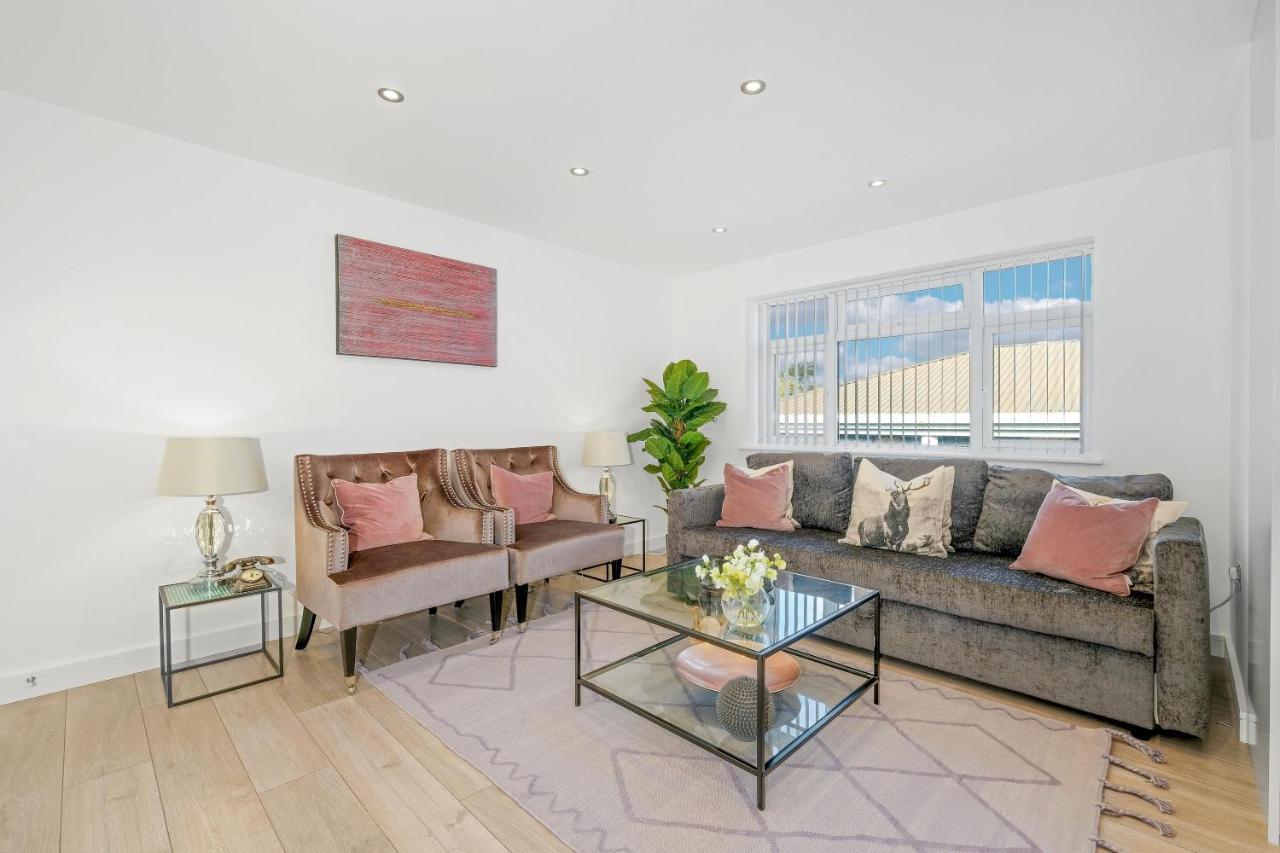 St Martins 2 Bedroom Apartments In Ruislip By 360 Stays Εξωτερικό φωτογραφία
