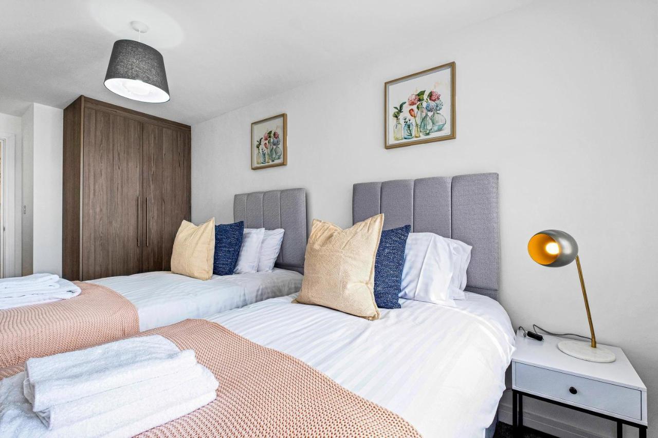 St Martins 2 Bedroom Apartments In Ruislip By 360 Stays Εξωτερικό φωτογραφία