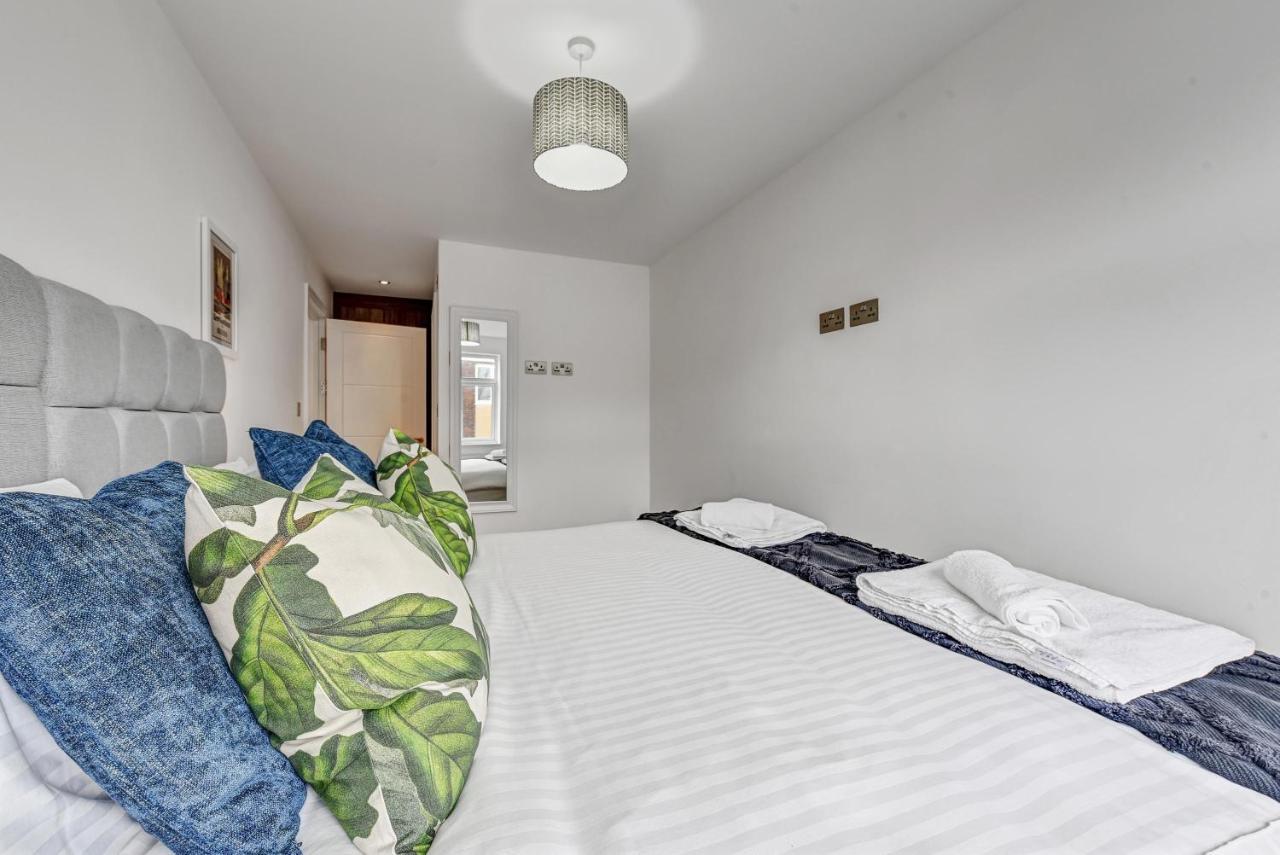 St Martins 2 Bedroom Apartments In Ruislip By 360 Stays Εξωτερικό φωτογραφία