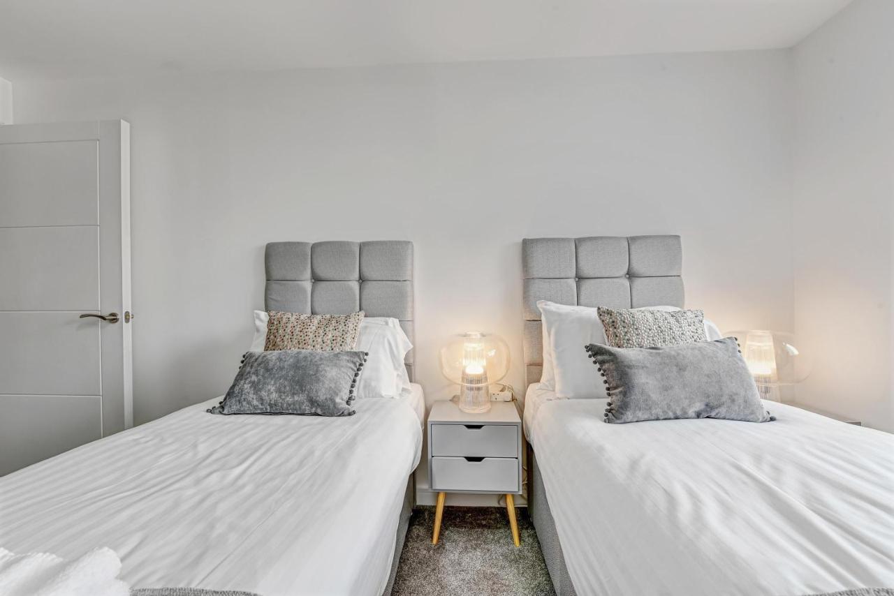 St Martins 2 Bedroom Apartments In Ruislip By 360 Stays Εξωτερικό φωτογραφία