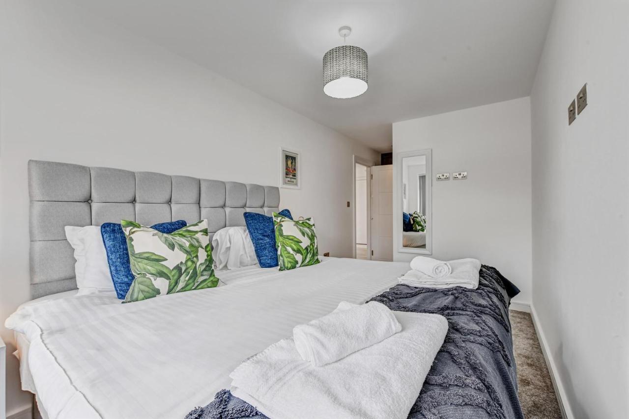 St Martins 2 Bedroom Apartments In Ruislip By 360 Stays Εξωτερικό φωτογραφία