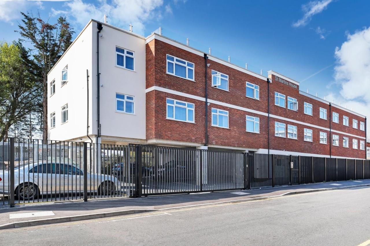 St Martins 2 Bedroom Apartments In Ruislip By 360 Stays Εξωτερικό φωτογραφία