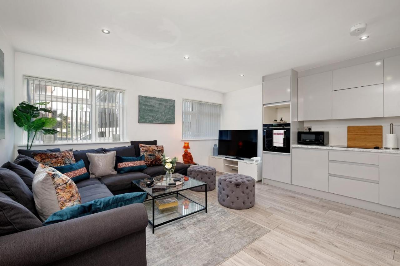 St Martins 2 Bedroom Apartments In Ruislip By 360 Stays Εξωτερικό φωτογραφία