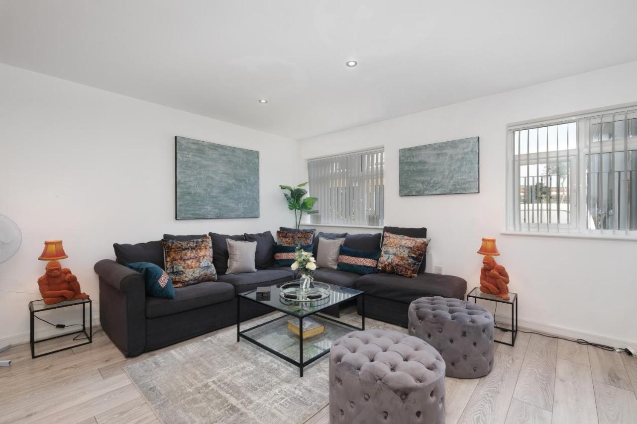 St Martins 2 Bedroom Apartments In Ruislip By 360 Stays Εξωτερικό φωτογραφία