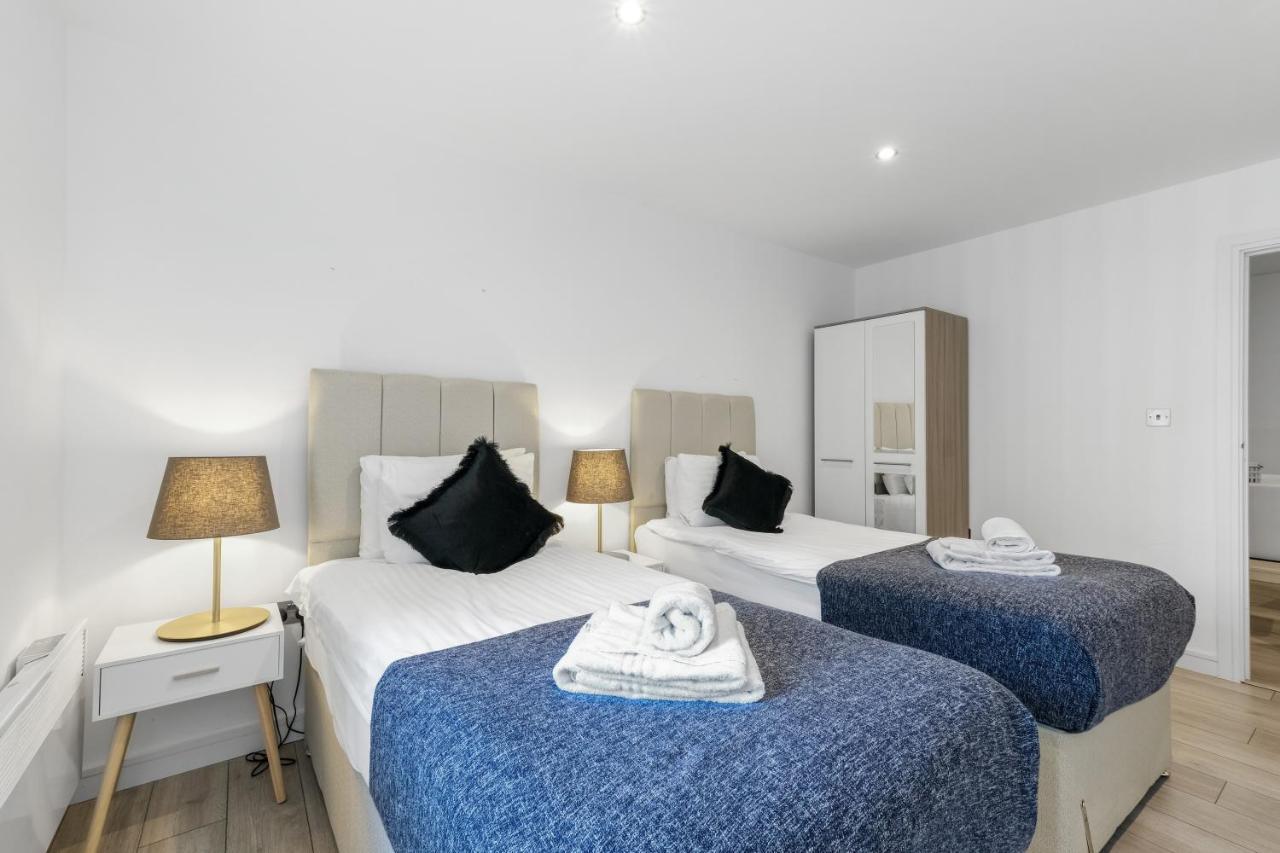 St Martins 2 Bedroom Apartments In Ruislip By 360 Stays Εξωτερικό φωτογραφία