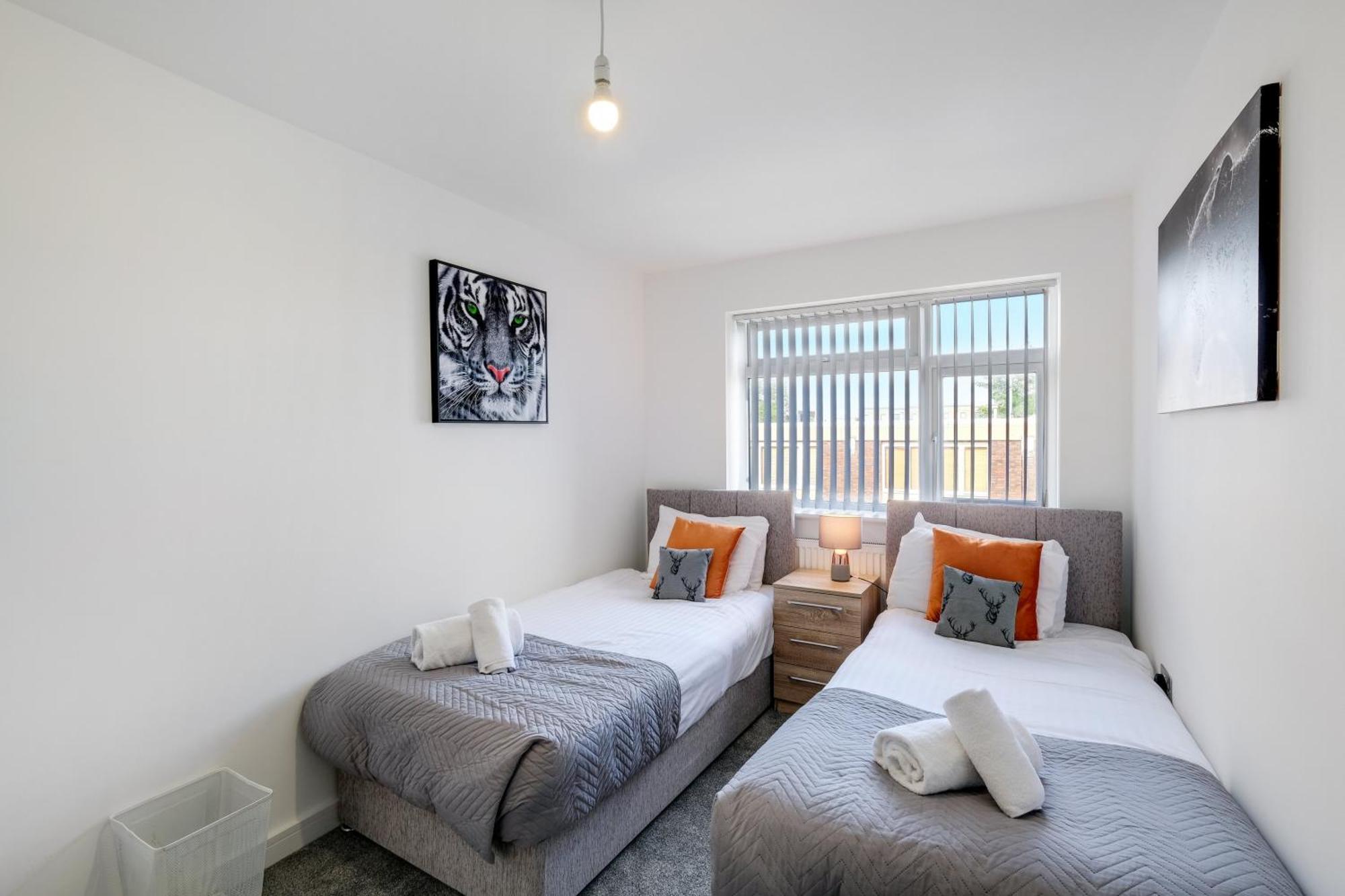 St Martins House Luxury 2 Bedroom Apartments Ruislip By 360Stays Εξωτερικό φωτογραφία