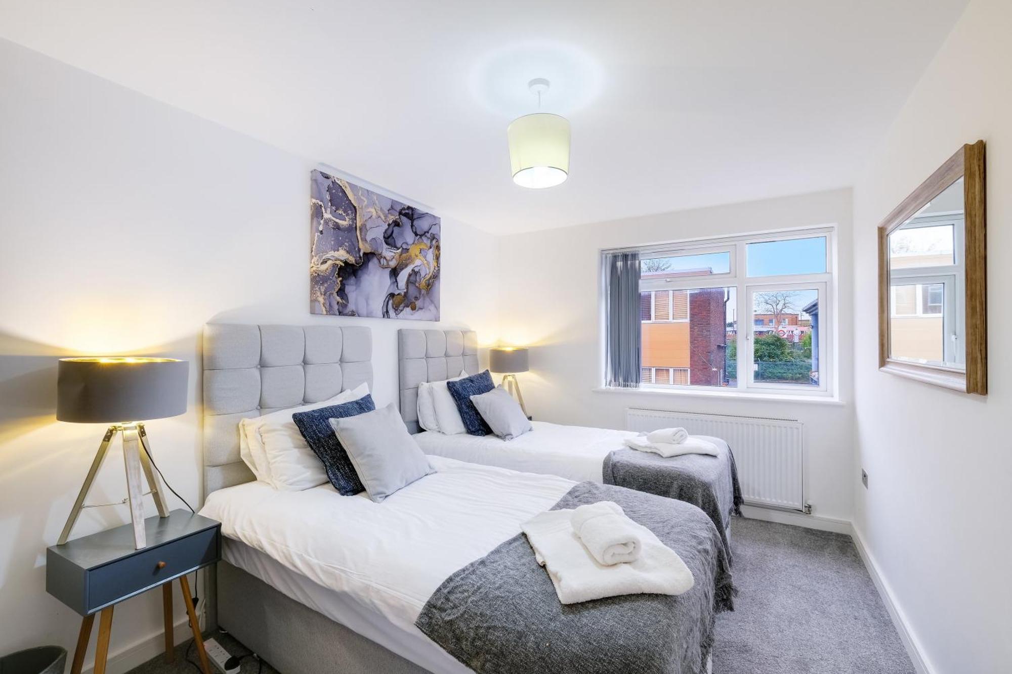 St Martins House Luxury 2 Bedroom Apartments Ruislip By 360Stays Εξωτερικό φωτογραφία