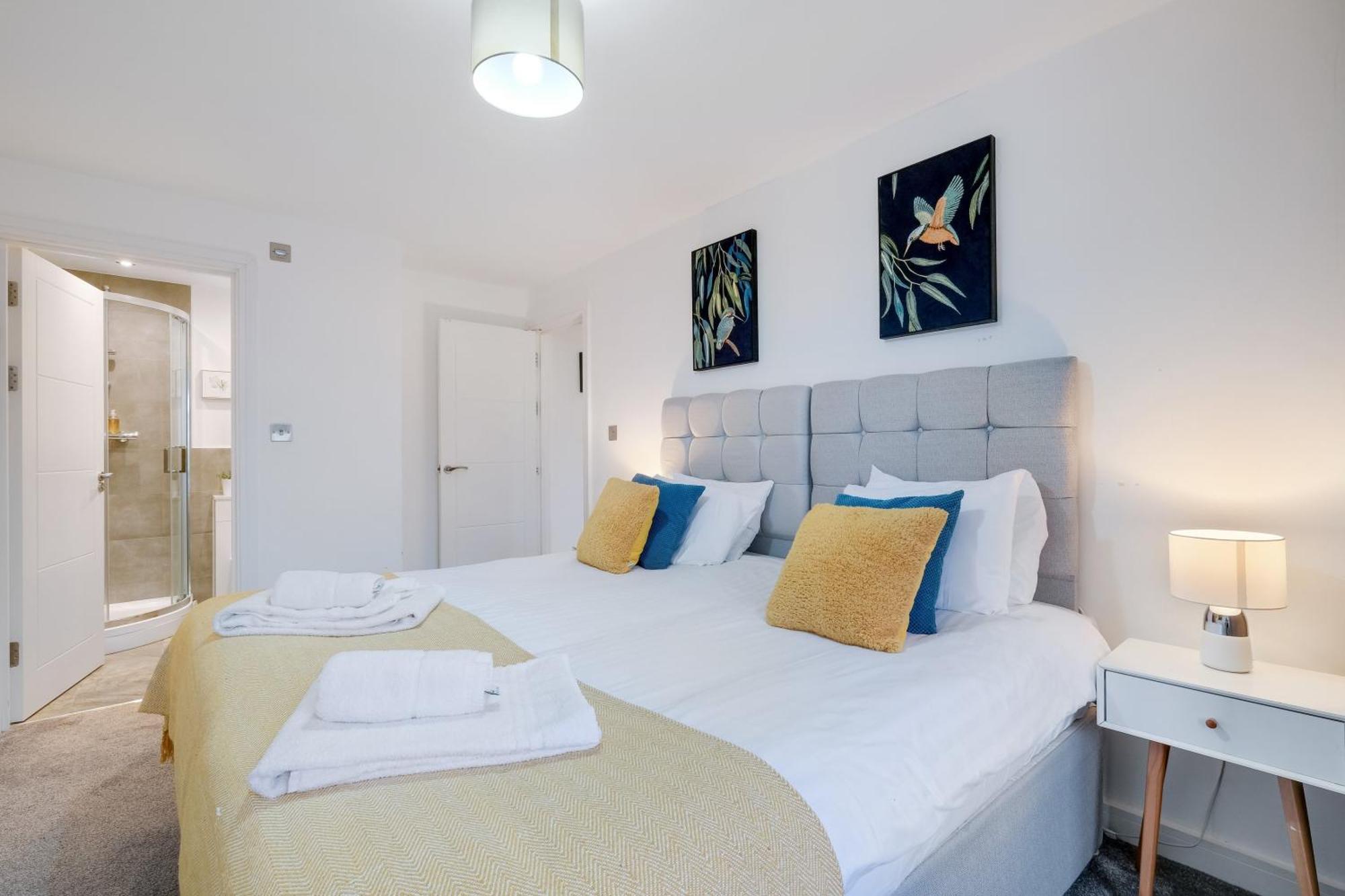 St Martins House Luxury 2 Bedroom Apartments Ruislip By 360Stays Εξωτερικό φωτογραφία